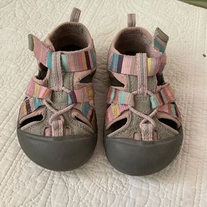 Toddler keens size 6